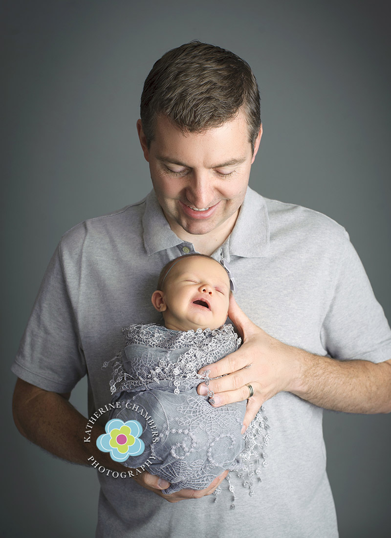 Dad with Newborn | Cleveland Newborn Photographers | Family of 5 | Best Cleveland Newborn Photographers (3)