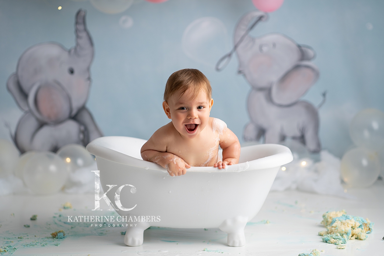 Cleveland Heights One Year Session | Bathtub clean up photo session