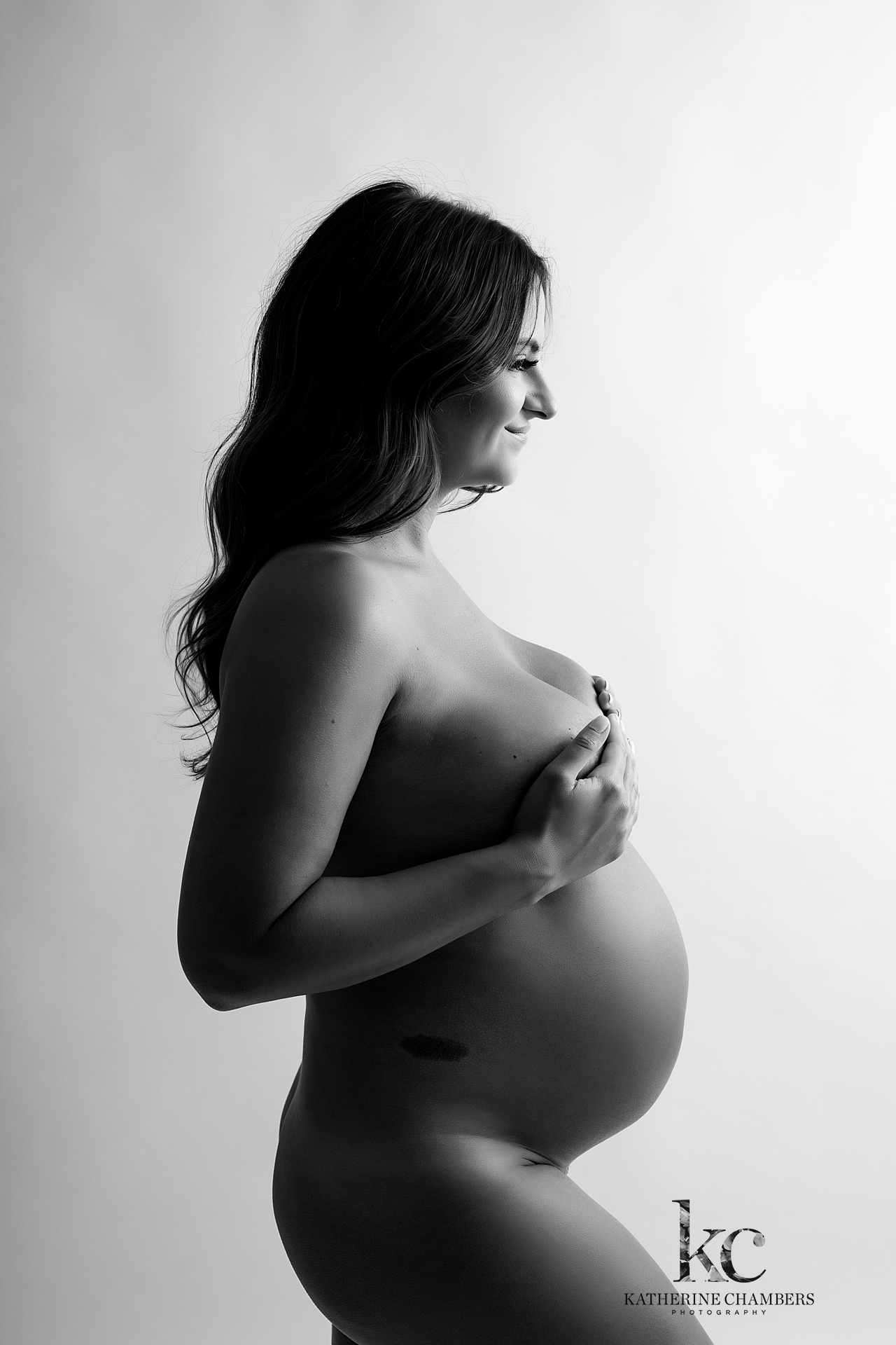 Maternity Studio in Cleveland | Black-and-white photography