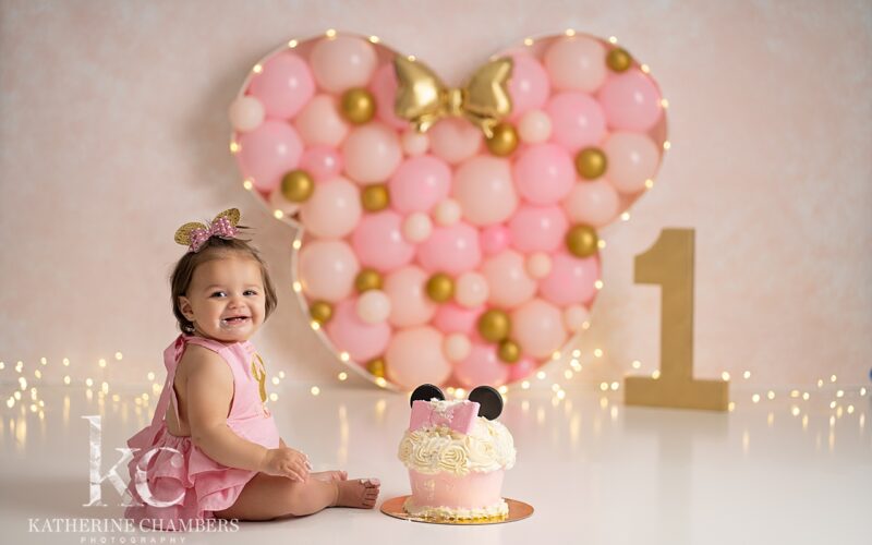 Strongsville Baby Photography | Minnie Mouse cake smash